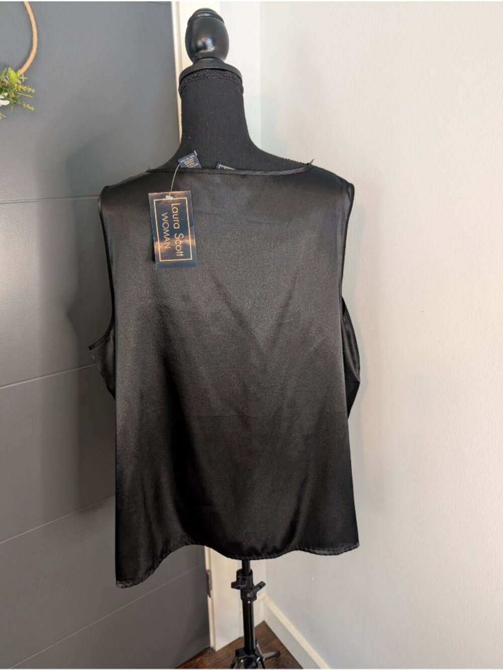 NWT Laura Scott Woman Black Satin Sleeveless Blouse 26W - Picture 3 of 5